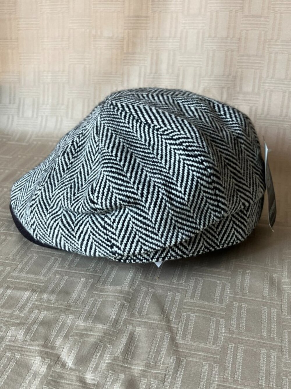 BRONER Cabbie Driver Hat LARGE Cap Herringbone Wool Blend Black/White Fixed Bill